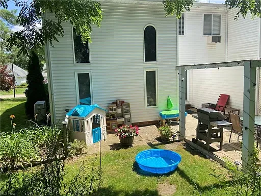 306 W Barrington Dr — Photo 3