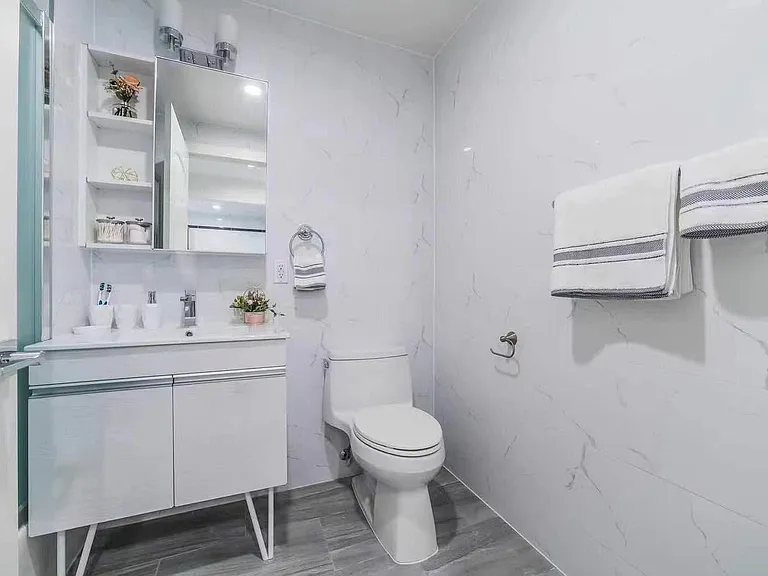 14427 Sanford Ave #4S — Photo 7