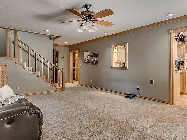 1408 Fox View Ct — Photo 6