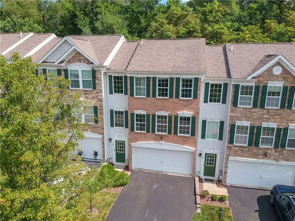 205 Grace Manor Dr, Coraopolis, PA 15108