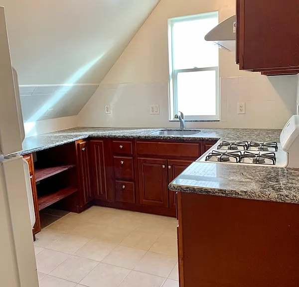 443 Judah St — Photo 10