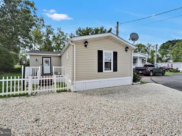 330 Don Dr, New Holland, PA 17557