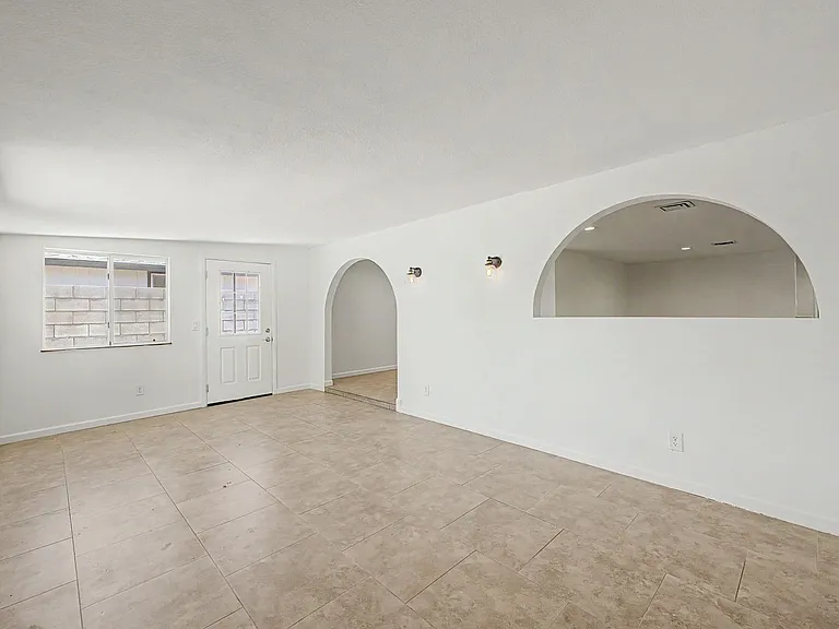 2104 N Comanche Dr — Photo 13