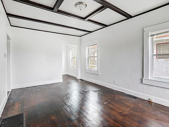 4th image of 4521 Greenleaf Dr