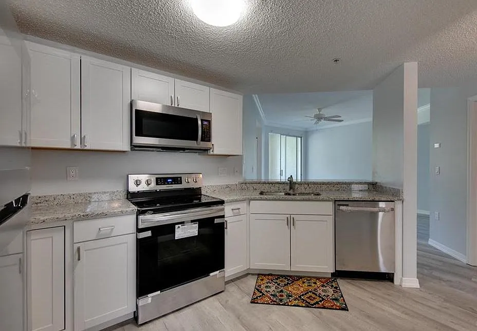 5601 Bentgrass Dr #10-113