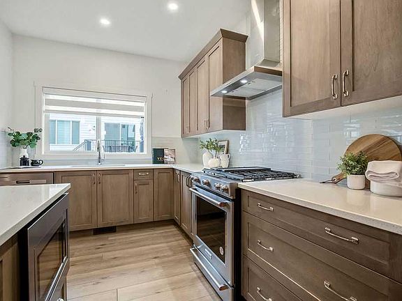 4th image of 882 E Bluerock Way SW