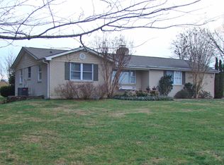 450 Tracy Grove Rd, Hendersonville, NC 28792