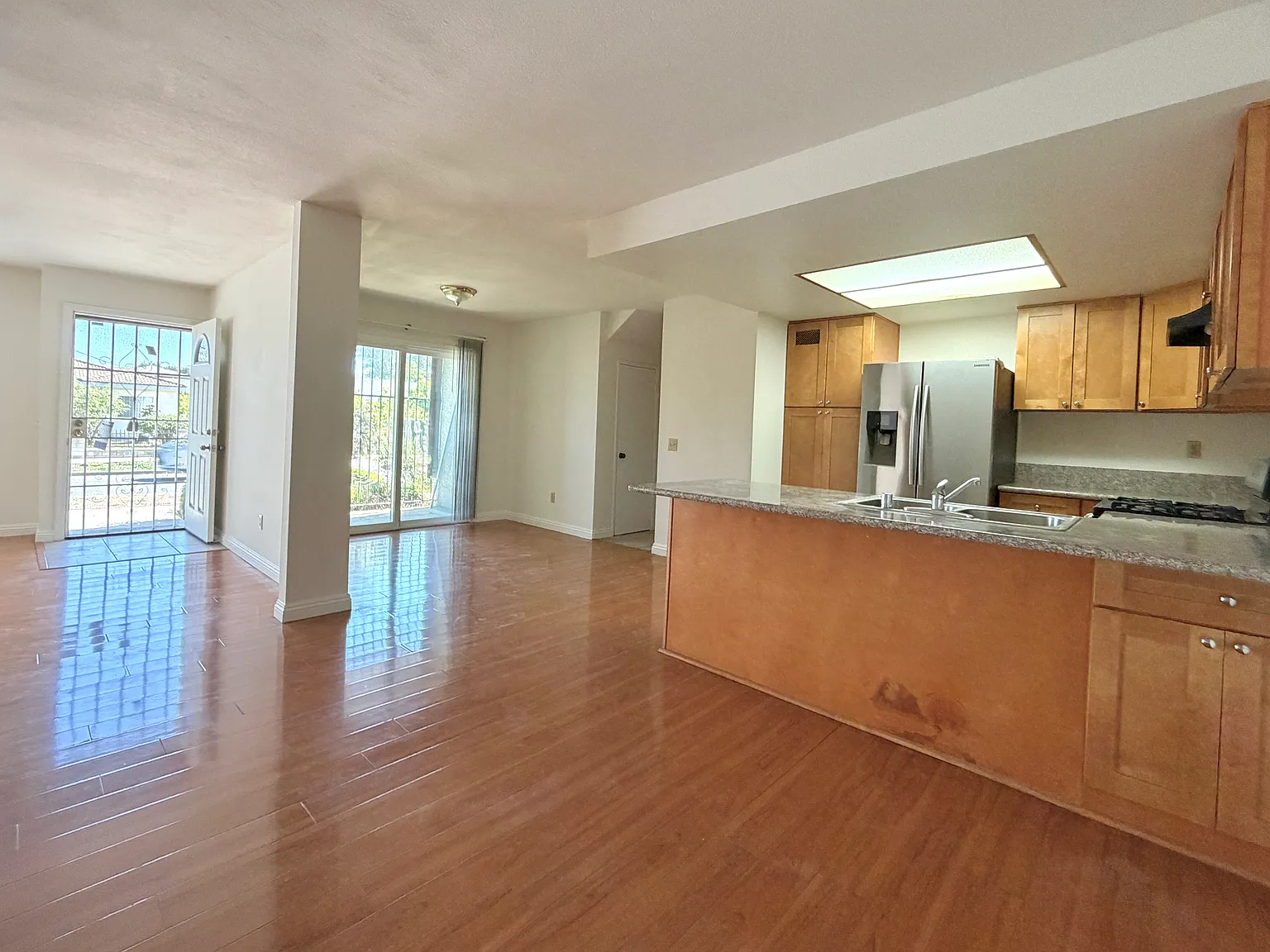 2 bed, 1000 sqft, $2,700 — Photo 1