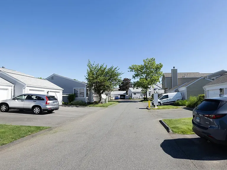 609 Longfellow Dr — Photo 25
