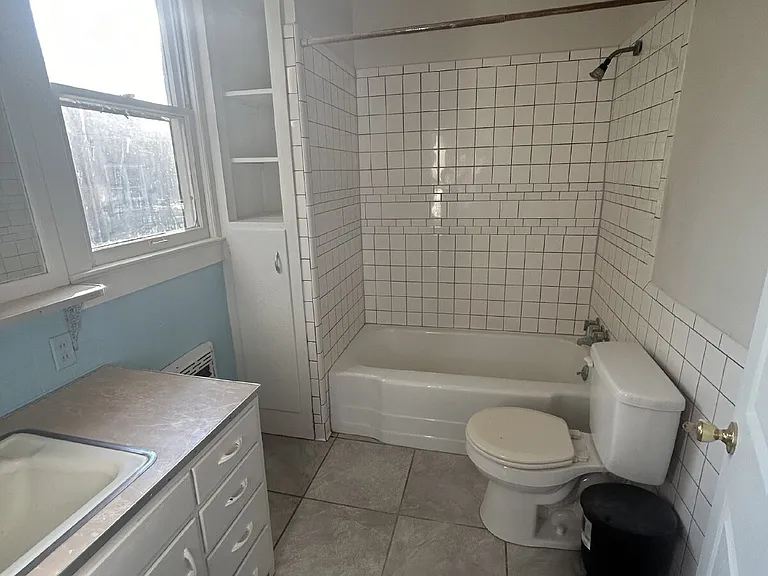 Studio, 1.0 bath, 450 sqft, $625 — Photo 6