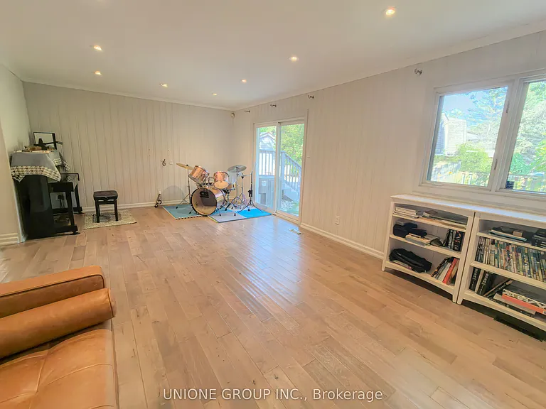 1454 Oakhill Dr — Photo 8