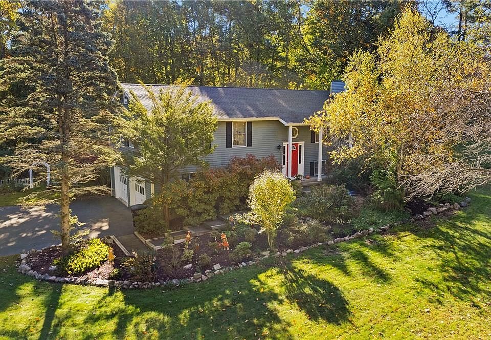 1st image of 7 Robinswood Lane