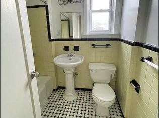 194 Vanderbilt Ave #C, Staten Island, NY 10304