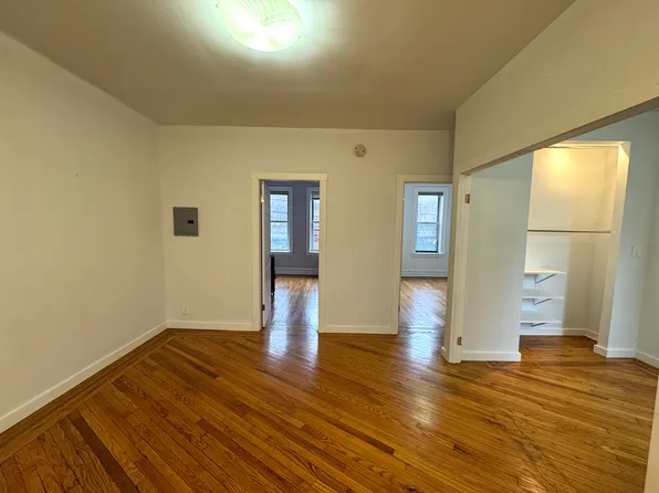 4-33 27th Avenue image 6 of 13