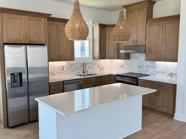 13007 Jolly Roger Dr, Freeport, TX 77541