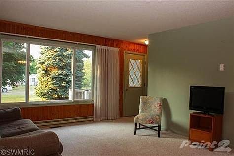 SPACIOUS LIVING ROOM WITH LARGE WINDOWS
