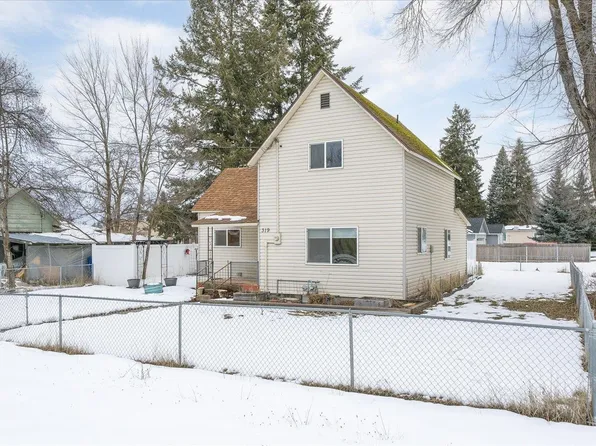 319 E 3rd St, Deer Park, WA 99006