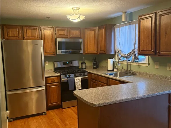 148 Flower Ln APT 15, Dracut, MA 01826
