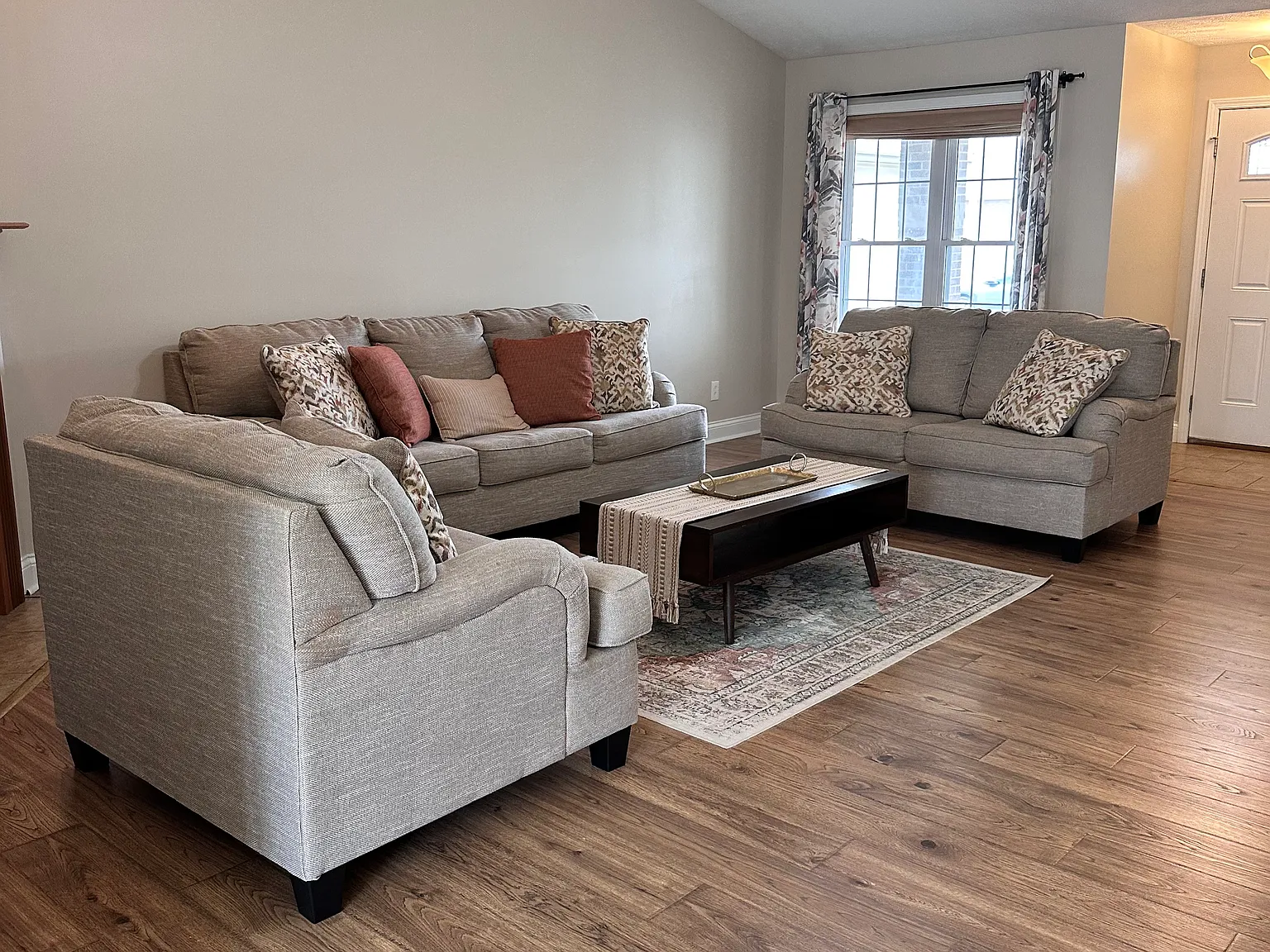 3 bed, 1463 sqft, $2,400 — Photo 3