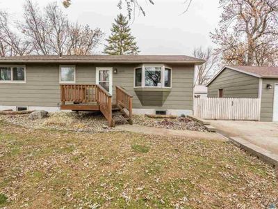 500 E Maple St, Harrisburg, SD, 57032