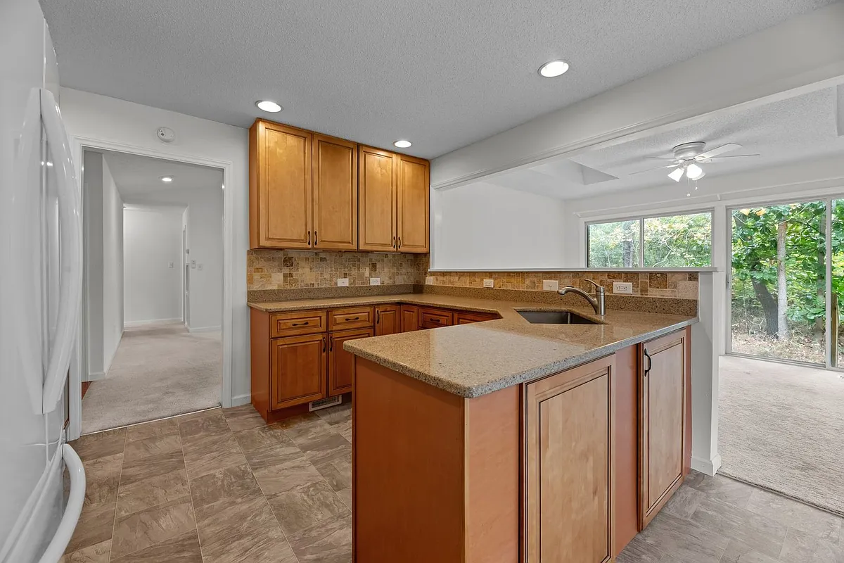Building Photo - 5403 Miramar Ct