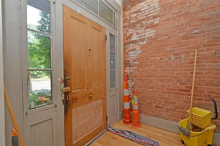 6 bed, 3800 sqft, $3,750 — Photo 2