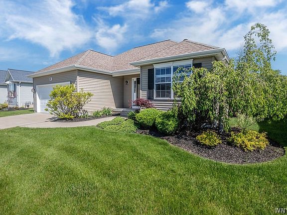 3rd image of 85 Cottagewood Ln
