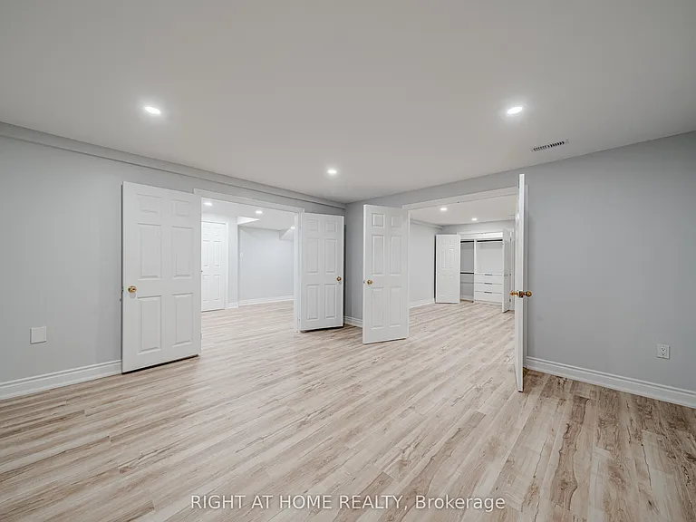 3 Glenayr Rd #LOWER — Photo 23