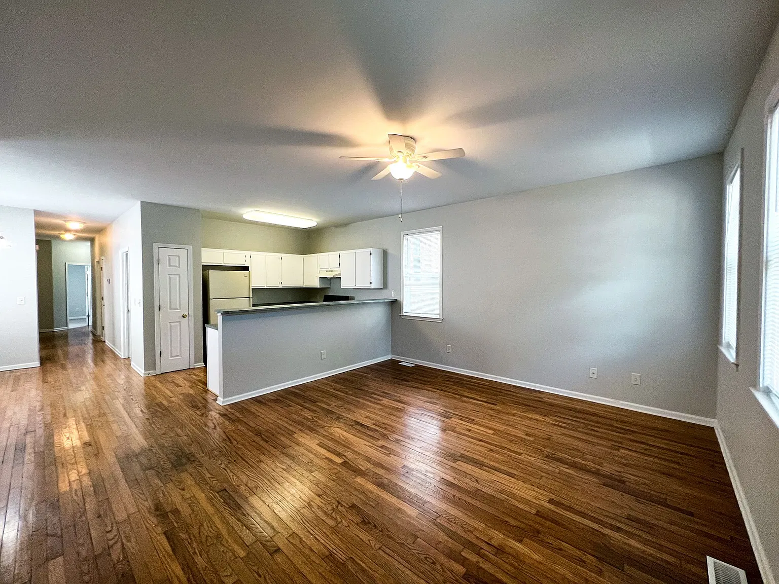 Pleasant Downtown First Floor Duplex — Photo 4