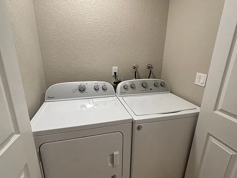 Woodridge Apartments — Photo 8