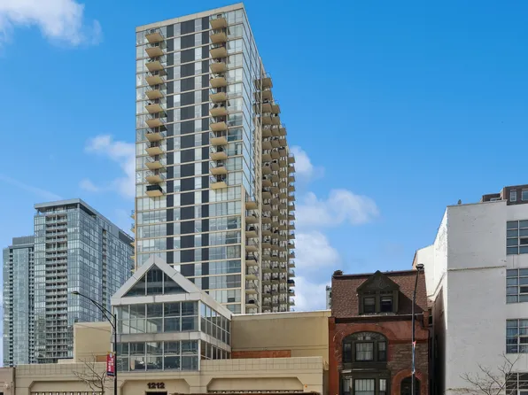 1212 N Lasalle St #802, Chicago, IL 60610
