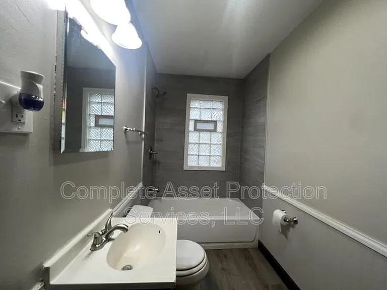 3102 W 40th St — Photo 5