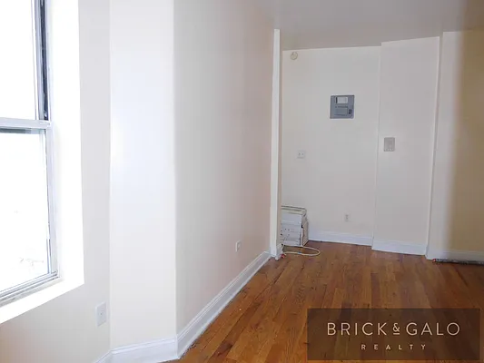 Rented by BRICK & GALO REALTY CORP | media 4