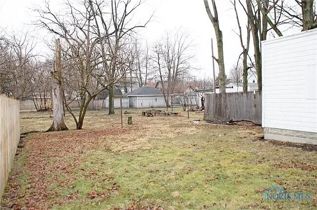 343 N Grove St — Photo 9