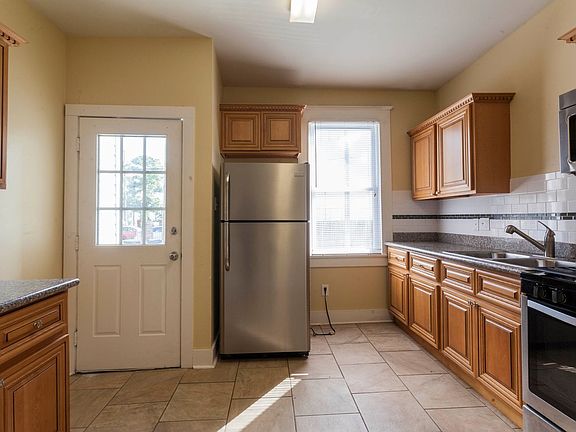 5th image of 2933 Pine St Unit 2933