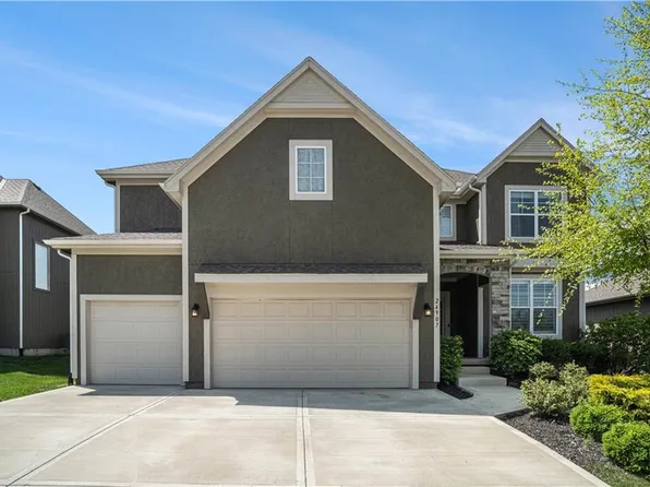 24907 W 91st Ter, Lenexa, KS 66227
