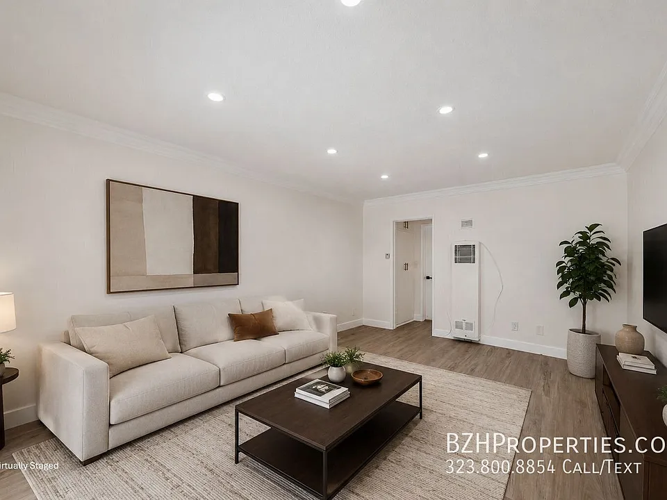 7209 Willoughby Ave #3