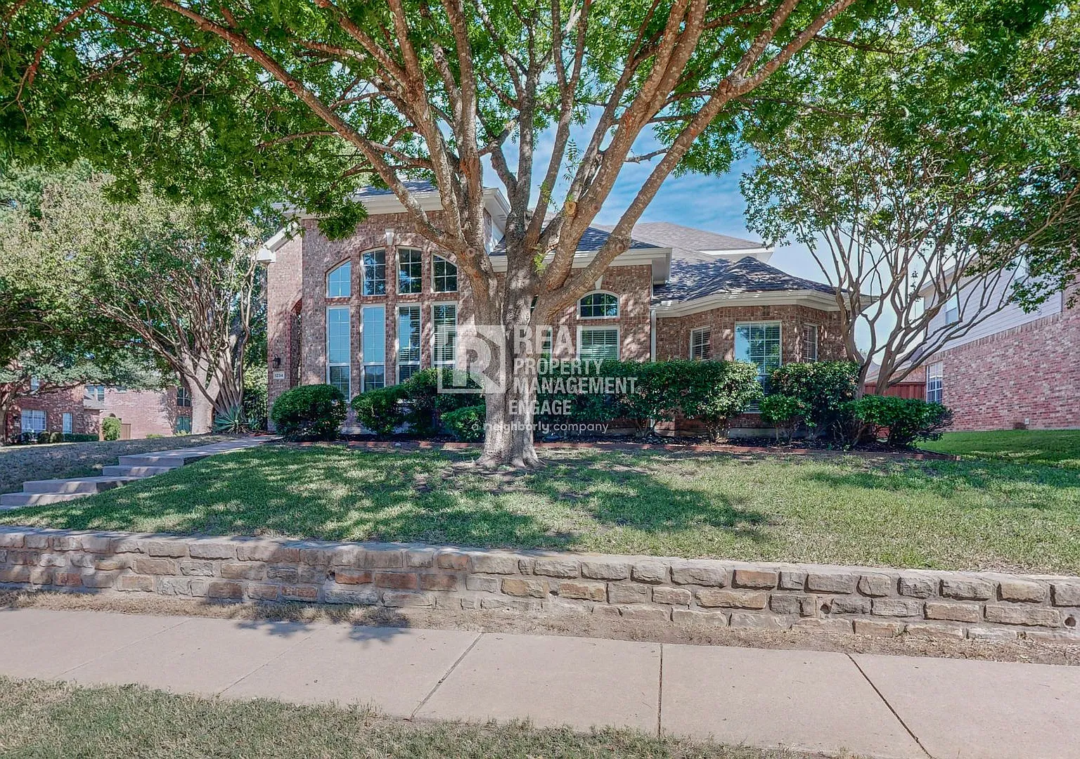 Stunning Home in Watters Crossing in Allen Available for Rent — Photo 3