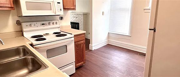 3rd image of 718-3 W Ionia St
