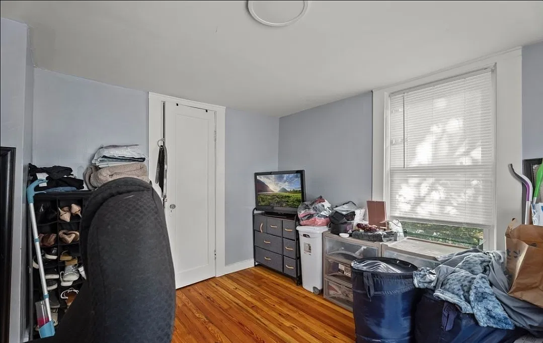 1 bed, 1200 sqft, $1,600 — Photo 2