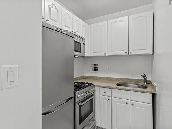 236 East 36th Street image 3 of 8