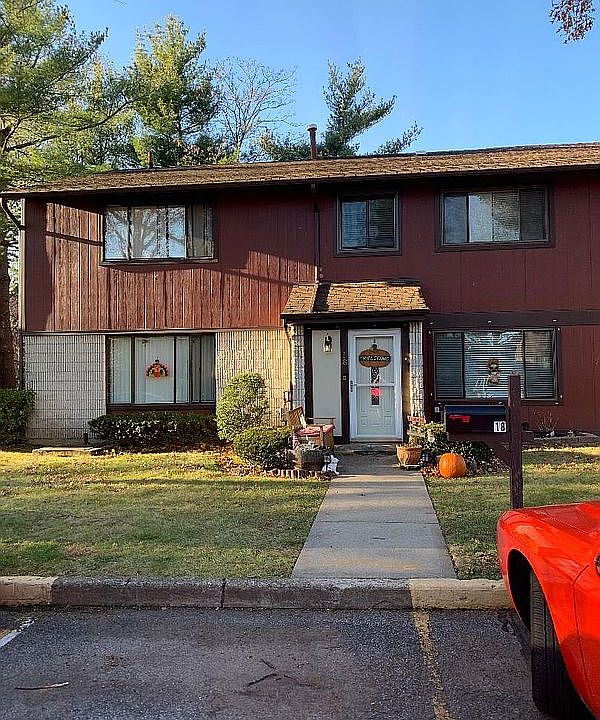 1st image of 18 Belmar Dr E