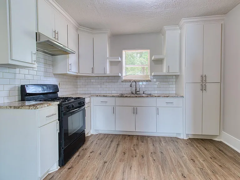 3201 Adelia St — Photo 8