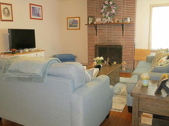 5th image of 79 Ewingville Rd