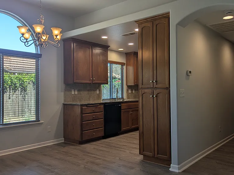 286 Santa Barbara Ave — Photo 11