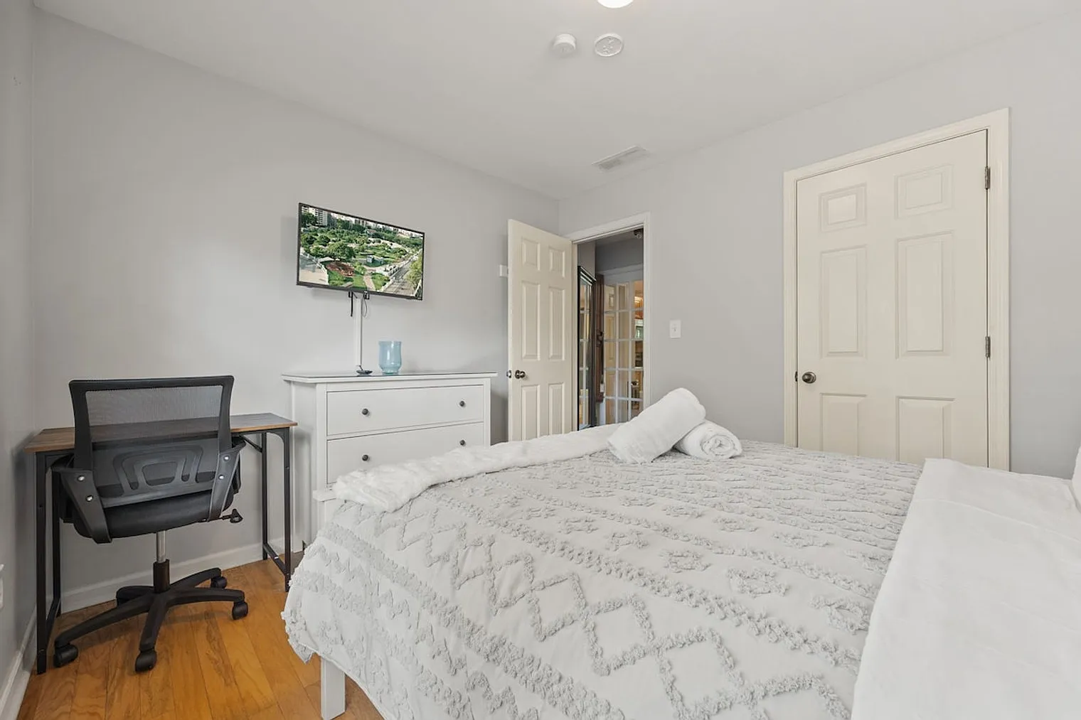 1 bed, 1.0 bath, $2,577 — Photo 4