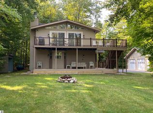 2218 W Schuss Mountain Dr, Bellaire, MI 49615