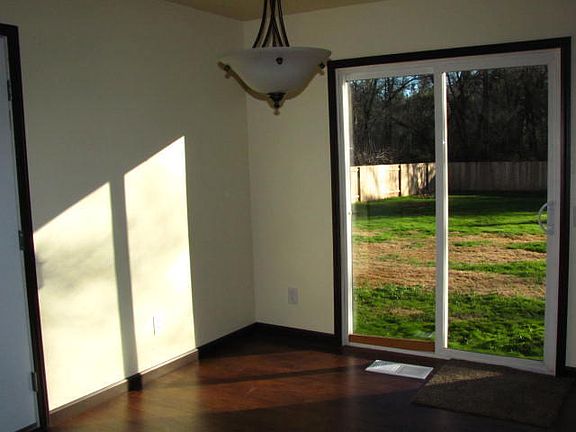5th image of 375 Branstetter Ln