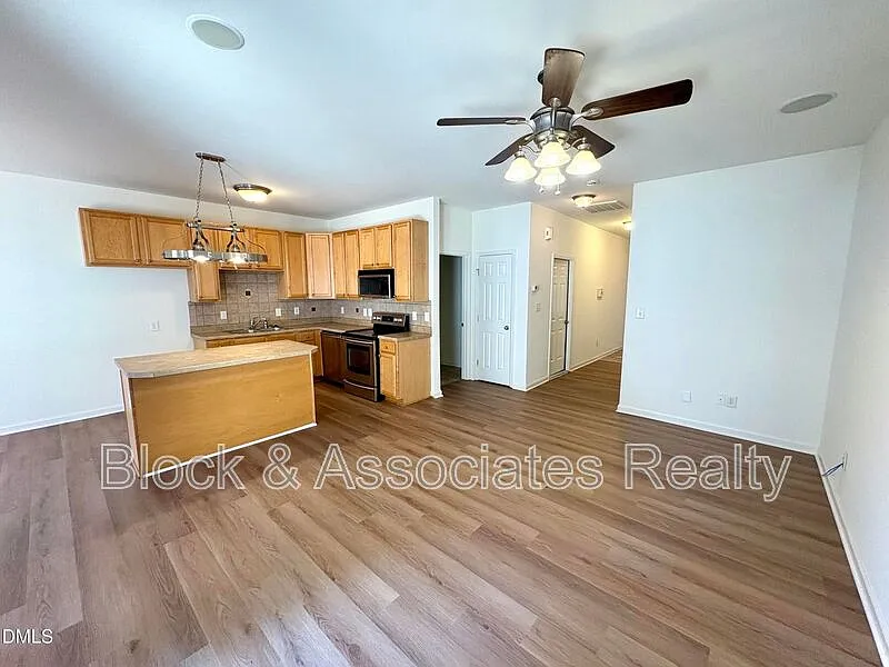 3 bed, 2.5 bath, 1532 sqft, $1,950 — Photo 4
