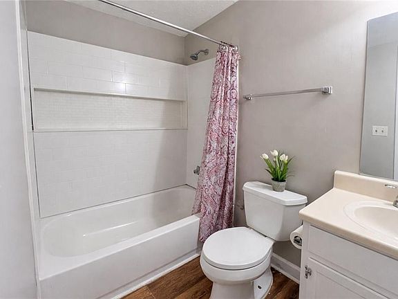 4th image of 340 Red Oak Run SW